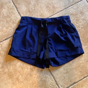 Lululemon size 6 shorts navy